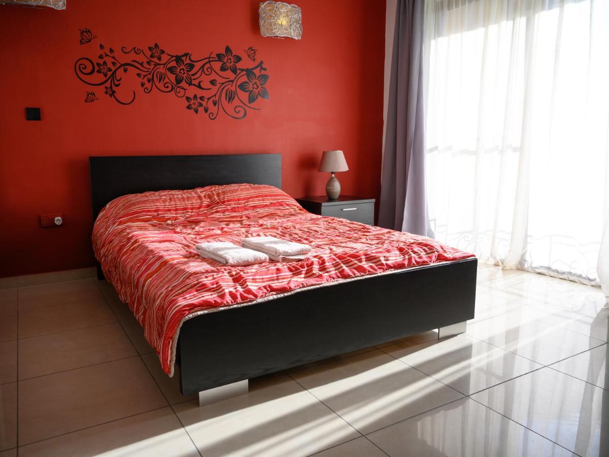 Daffodil Apartment Сейнт Полс Бей Екстериор снимка